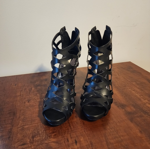 SIMPLY VERA - VERA WANG DAVINCI PEEP-TOE BOOTIES - Picture 2 of 5